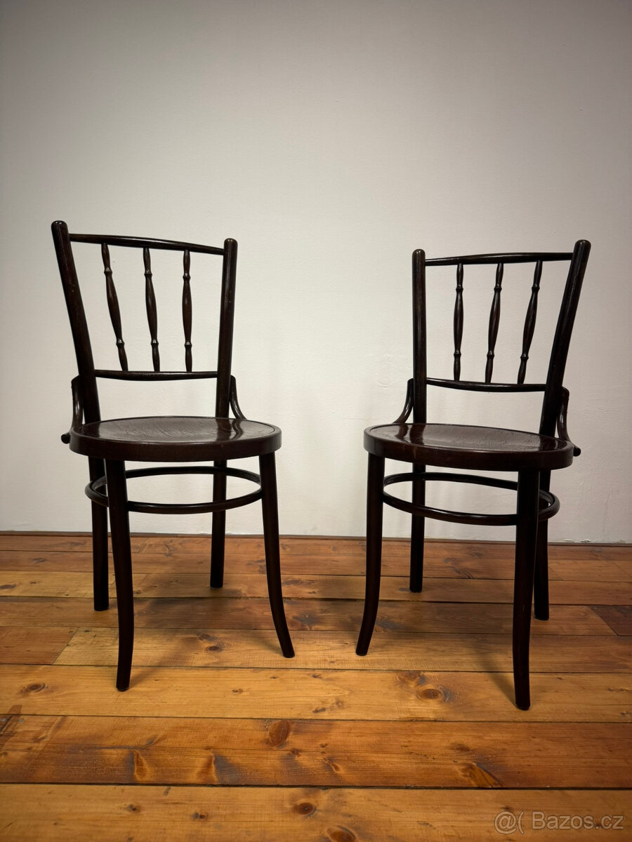 Vyhledávaná klasika - židle TON / Thonet __ 2 kusy
