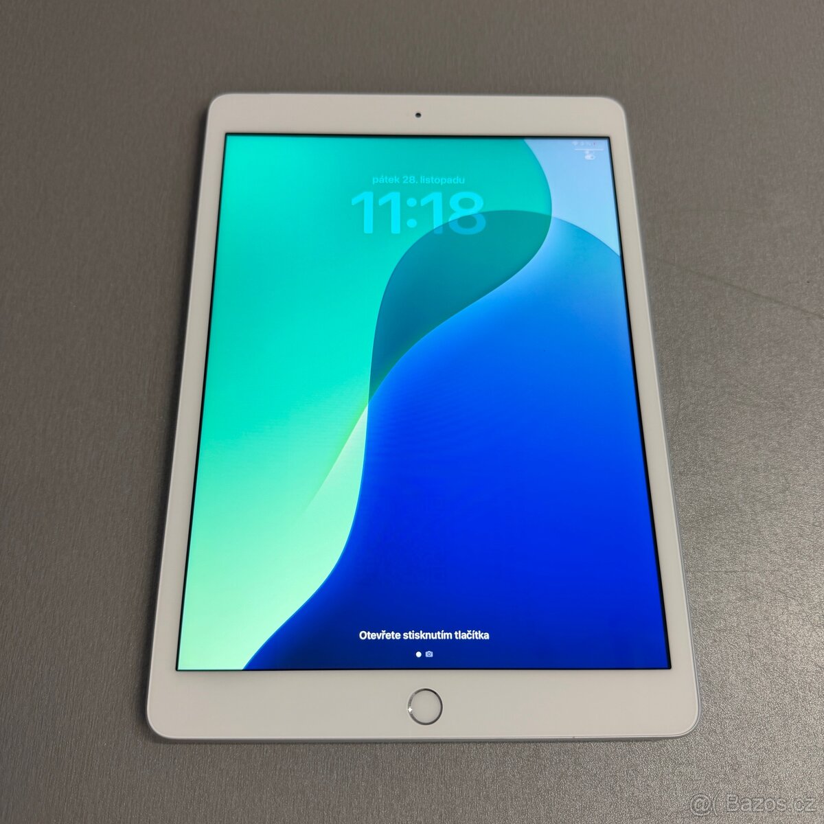 iPad 8 128GB (2020) wifi+cellular, pěkný stav, rok záruka