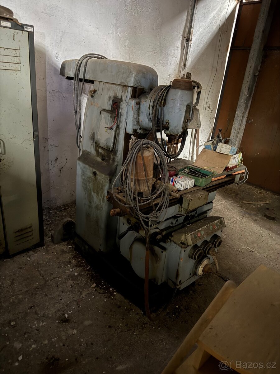 Vertikální frézka