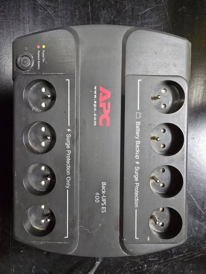 Záložní zdroj APC