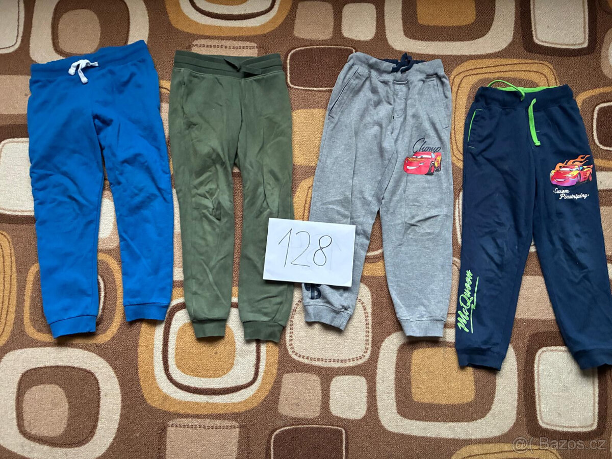 Chlapecké oblečení, tepláky, mikiny apod.