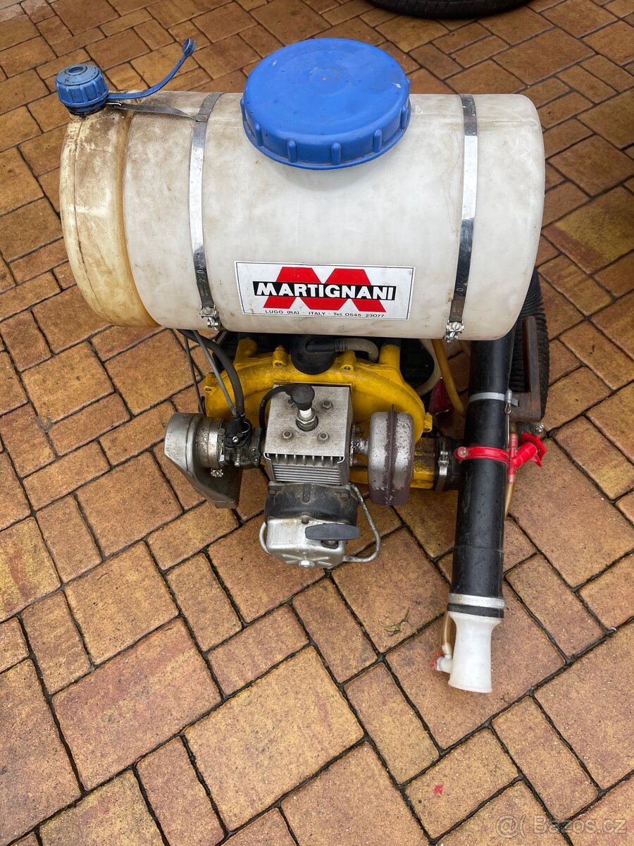 ZÁDOVÝ MOTOROVÝ POSTŘIKOVAČ