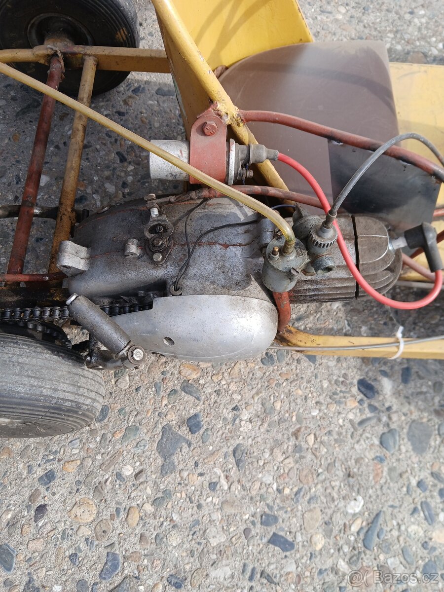 Motor Jawa 555
