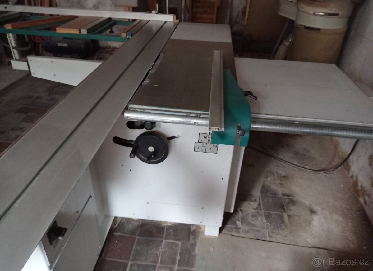 FORMÁTOVACÍ PILA S ODSÁVÁNÍM