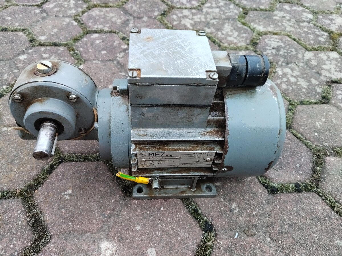 Elektro motor s převodovkou