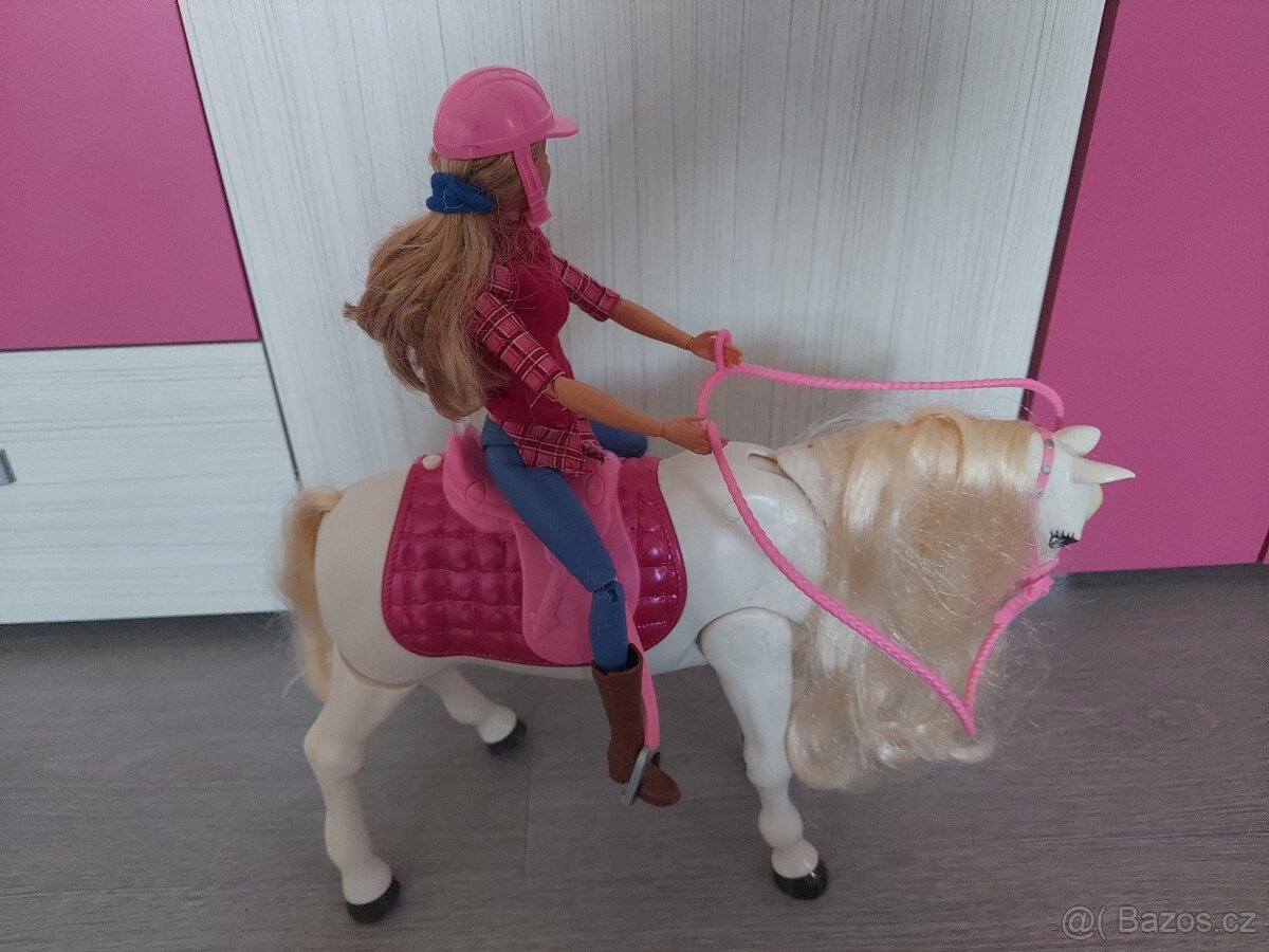 Chodící kůň MATTEL v Barbie jezdkyně