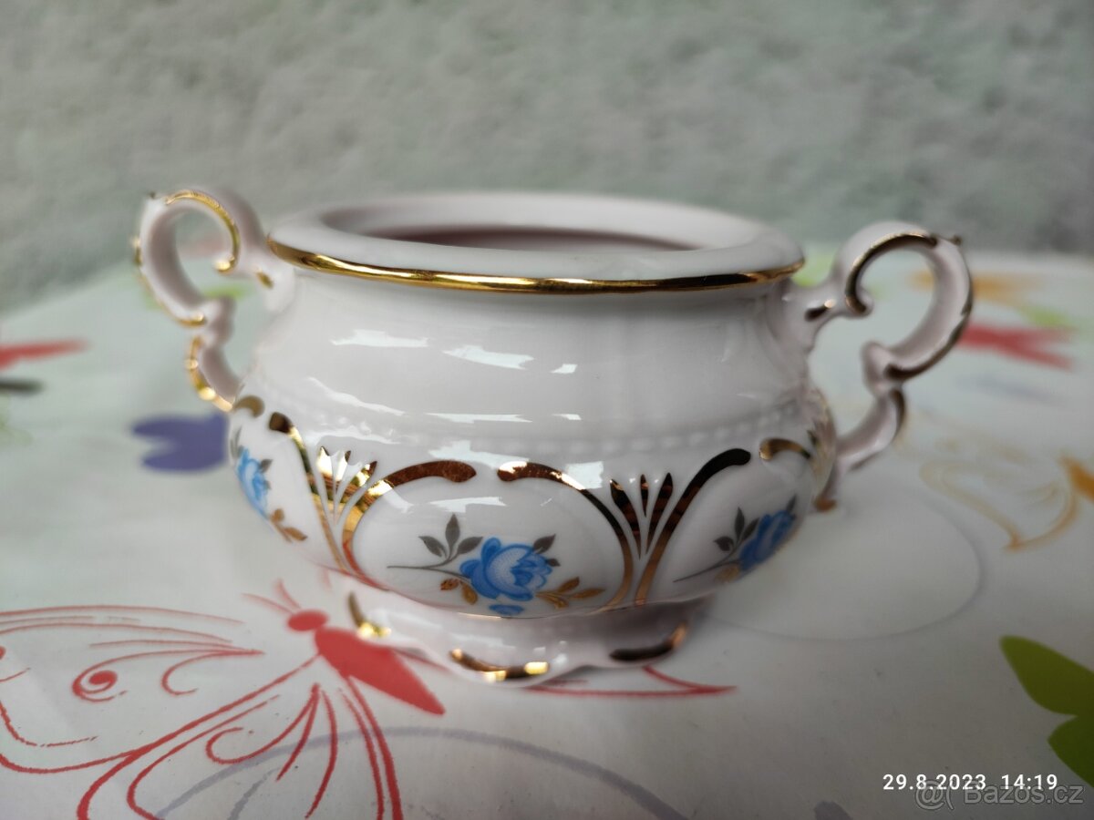 Porcelánová dóza