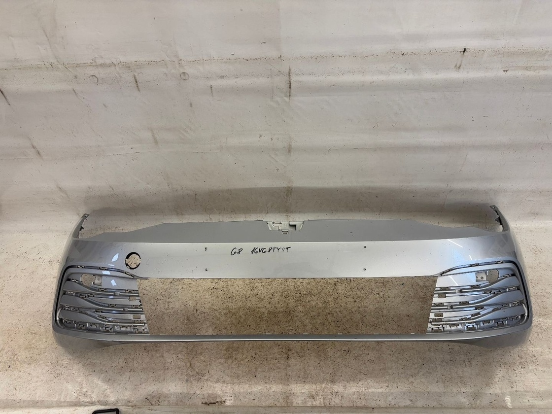 Přední nárazník VW Golf 8 stříbrná