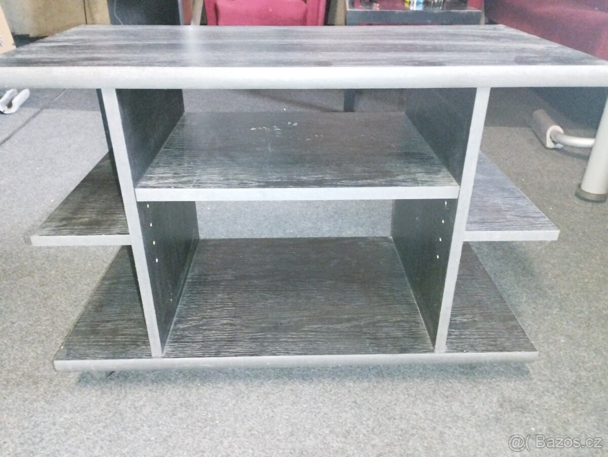 Starší televizní stolek