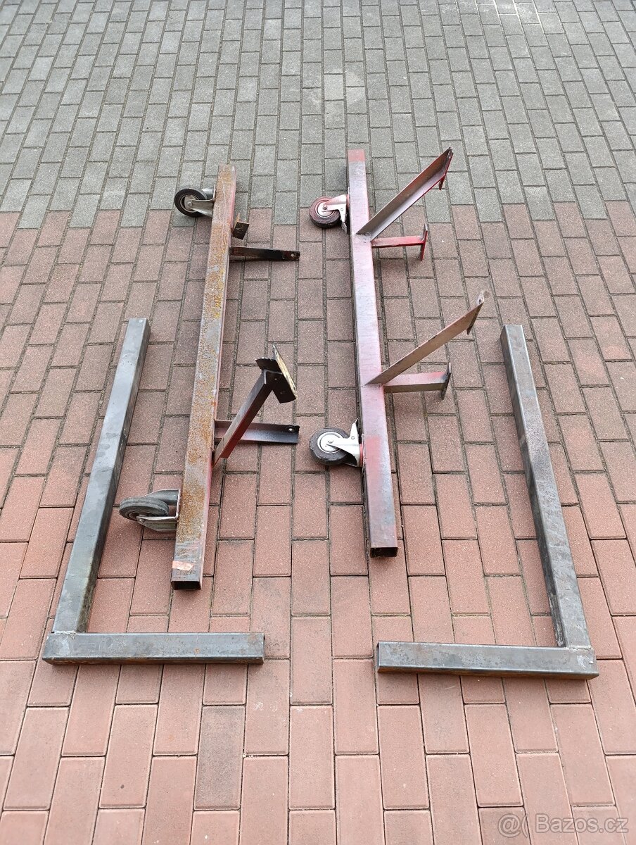 Naklápěcí kolébka - zvedák pro renovaci veterána.