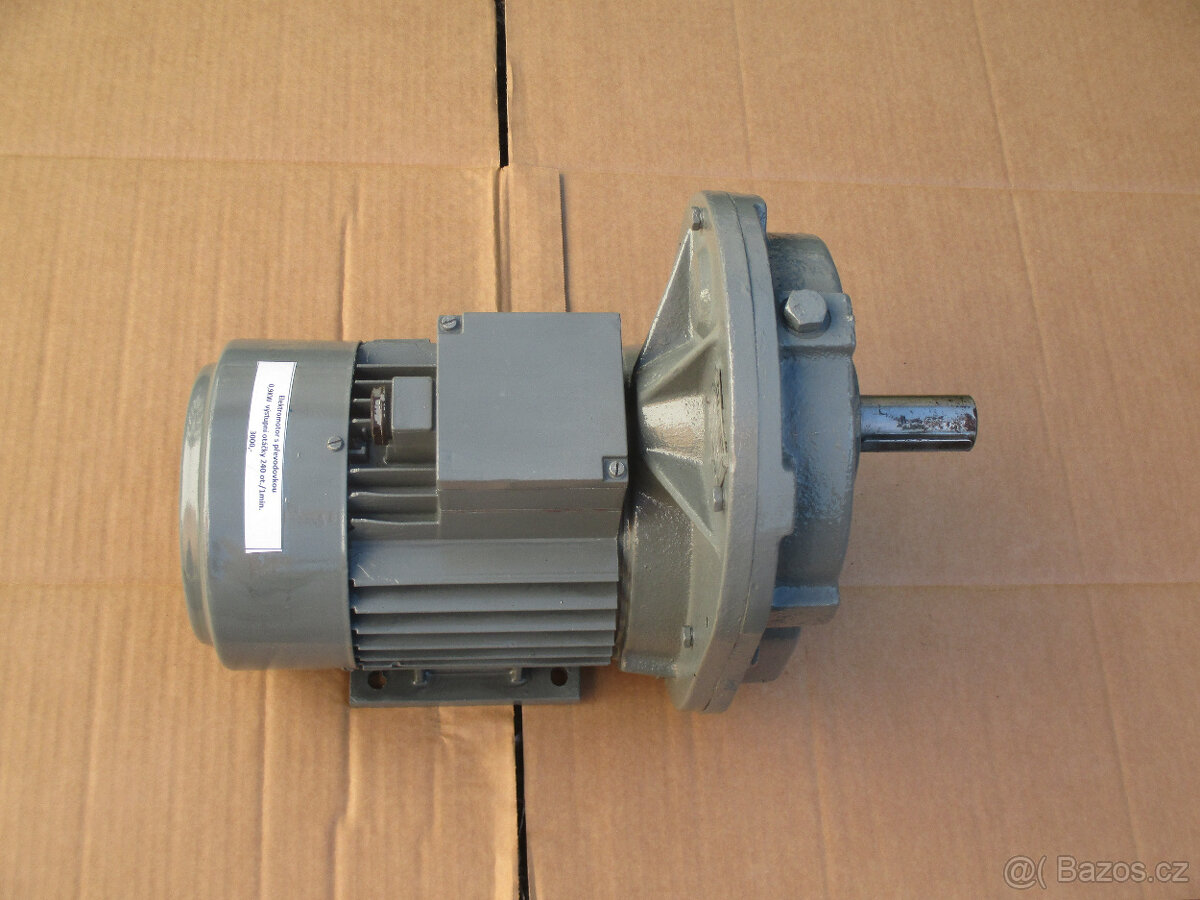 Elektromotor s převodovkou 900W 240 ot./1min.