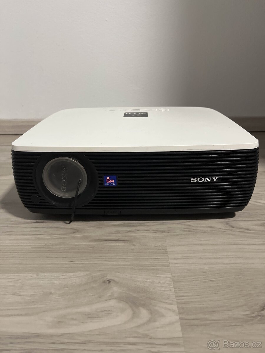 LCD projektor Sony VPL-EX4 funkční + extra kabely