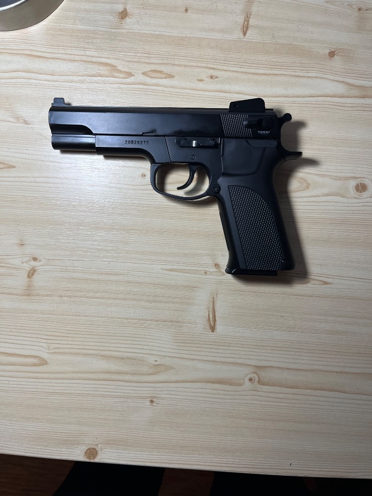 Prodám airsoftovou manuální pistoli M4505
