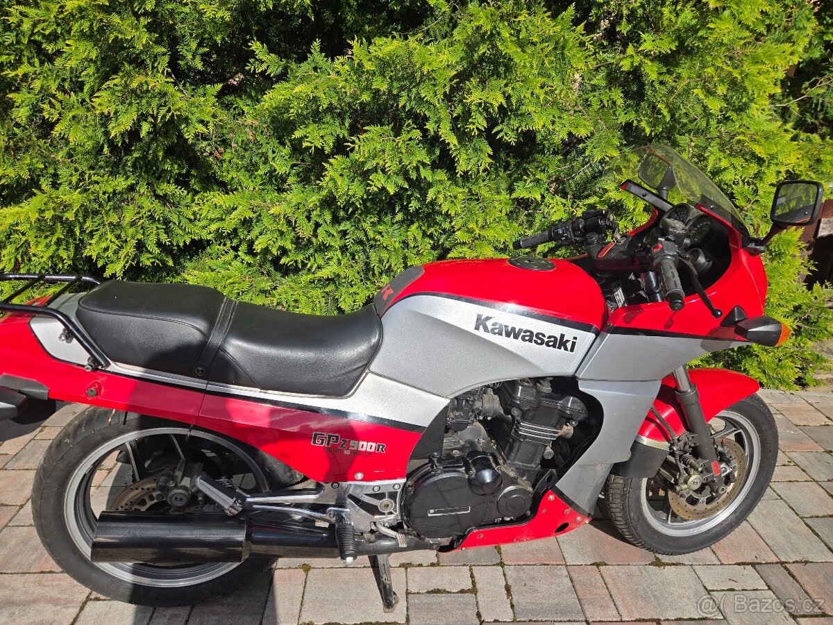 Kawasaki GPZ 900 R