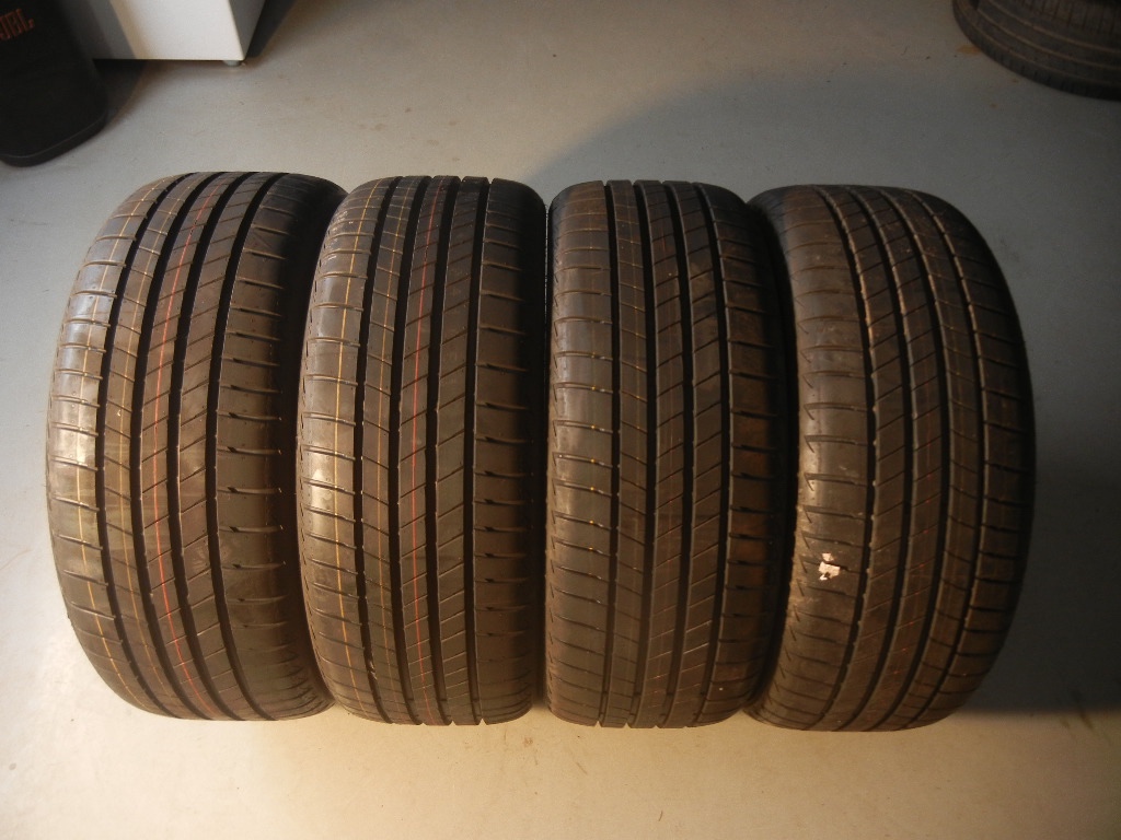 Nové letní pneu Bridgestone 225/40R19 - možnost přezutí
