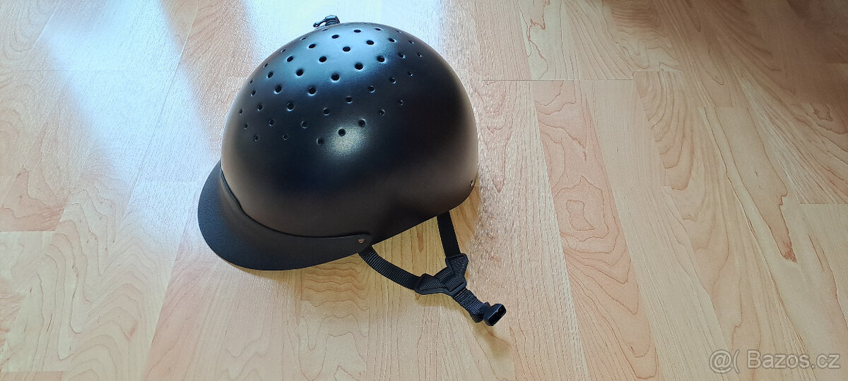 Jezdecká přilba zn. Fouganza, vel. L (58-61 cm), jako nová