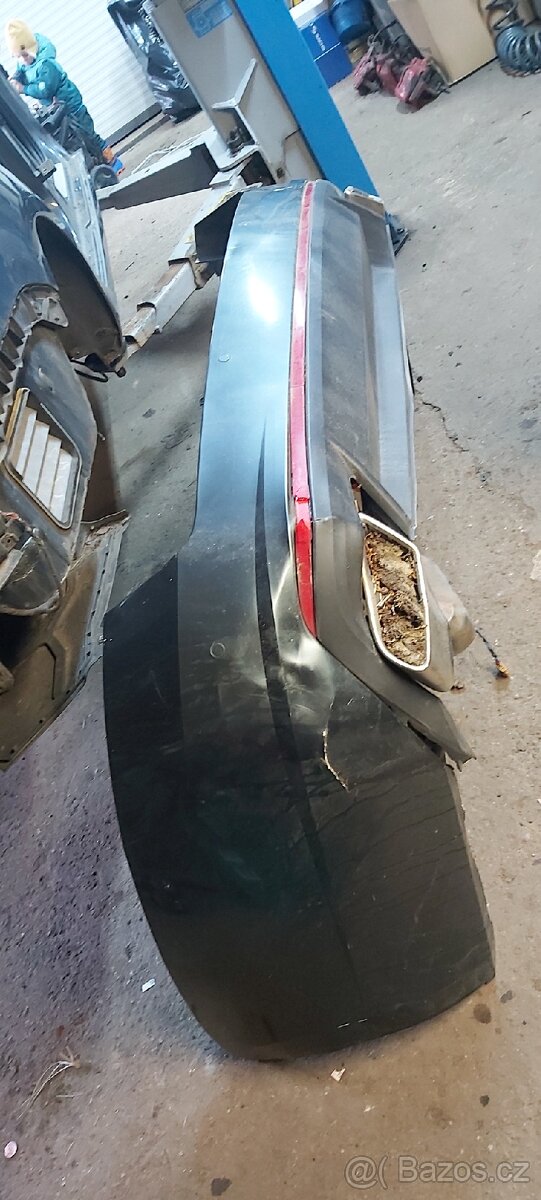 Zadni naraznik RS