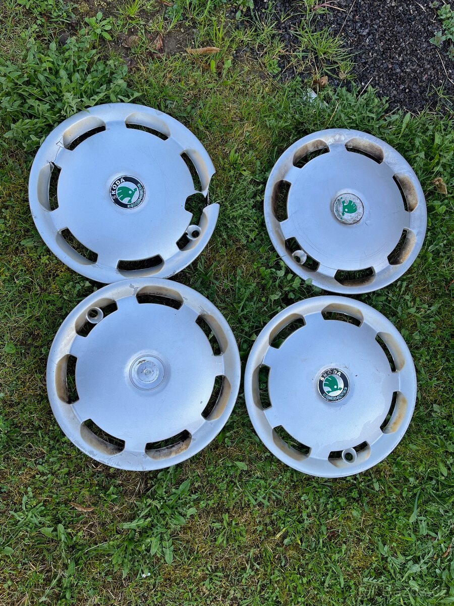 Pneumatiky s plechovými disky 15" - Škoda Octavia I