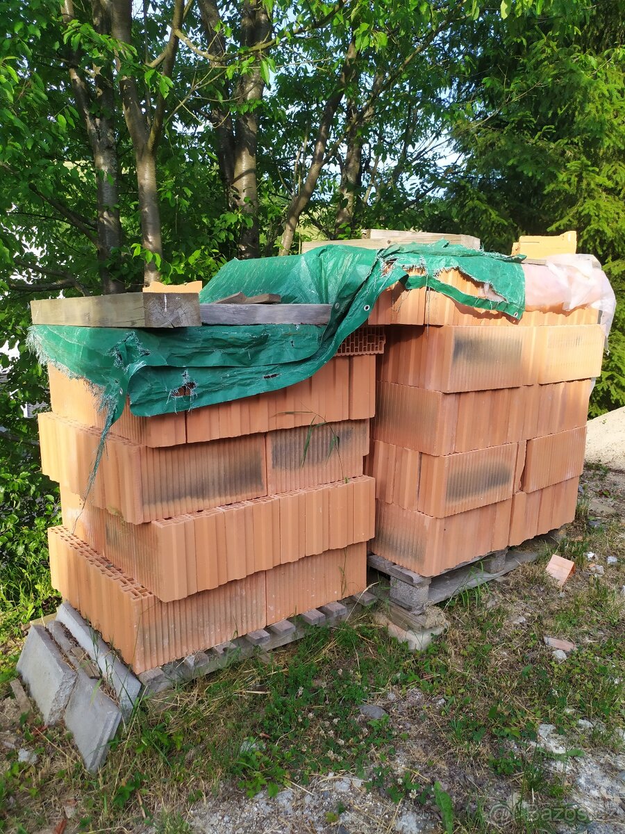 Broušené cihly Porotherm 11,5 ke zdění příček