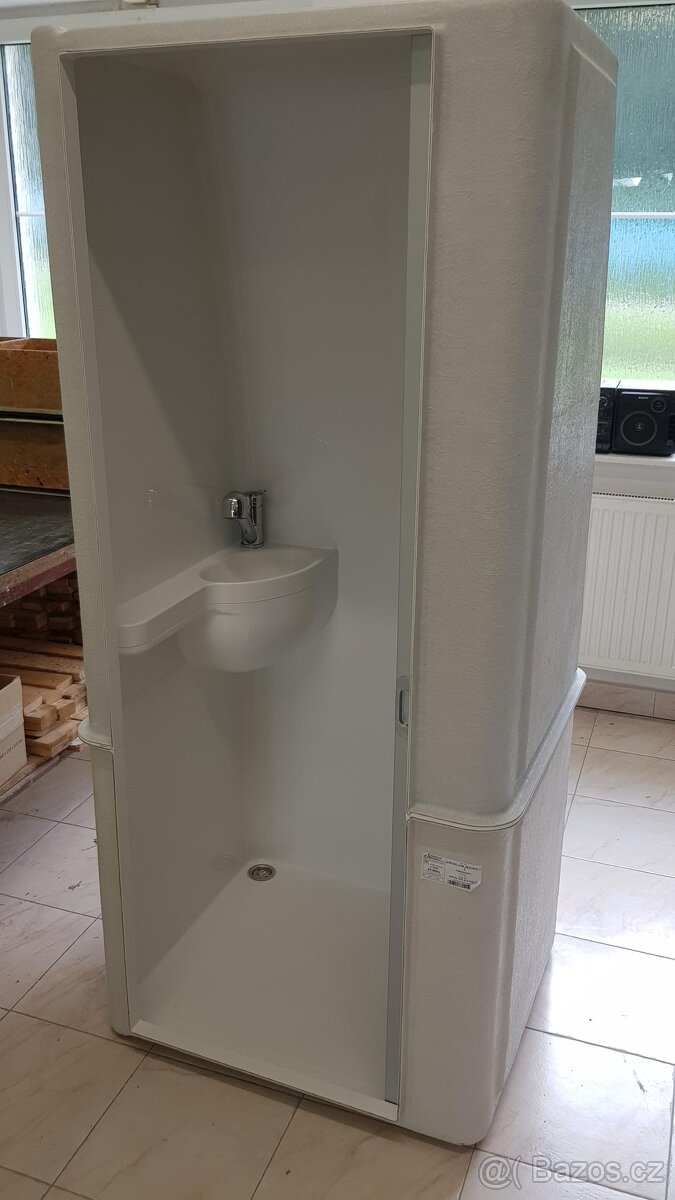 Profesionální sprchový kout pro obytné dodávky.