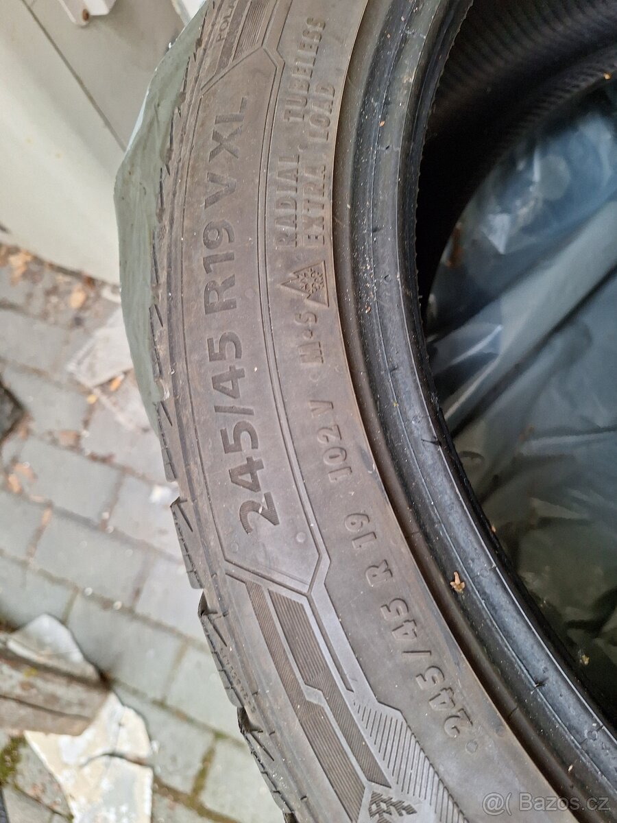 245/45 R19 V XL