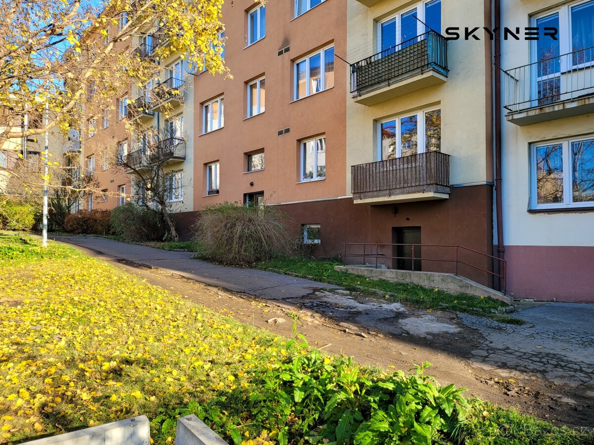 Pronájem garsonky 23 m2, Velká Hradební (vedle Havany), po r