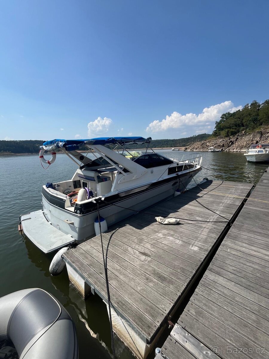 Kajutová loď Bayliner 2955 Avanti