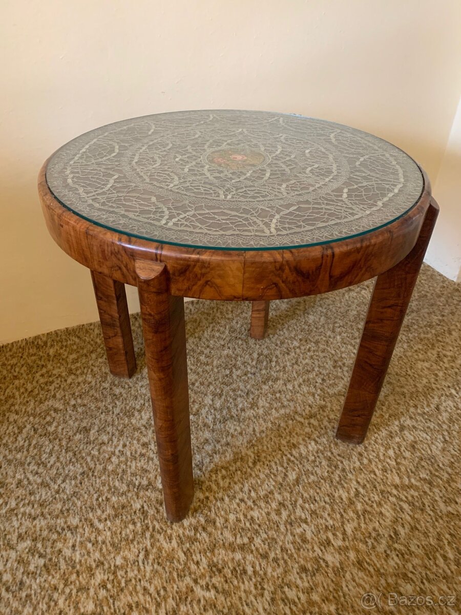 starožitný kuřácký (konferenční) stolek