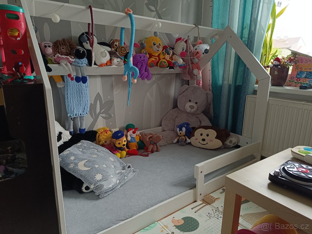 Dětská domečková postel