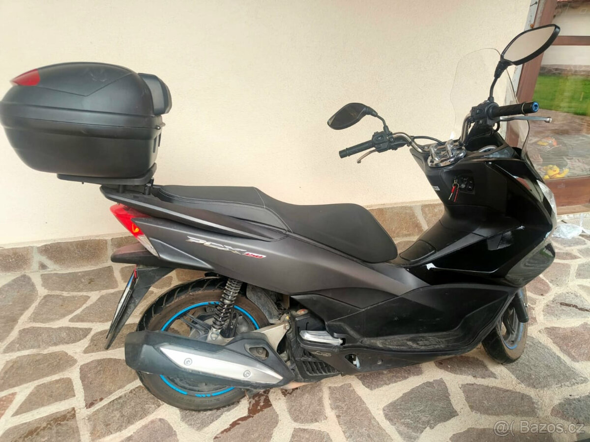 Honda PCX 150 r.v.2016, najeto pouze 15tis. km