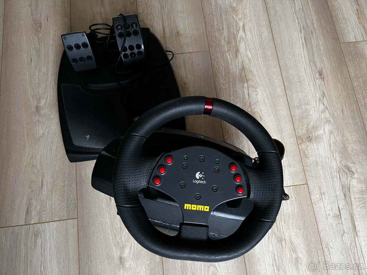 LOGITECH MOMO Racing Force volant