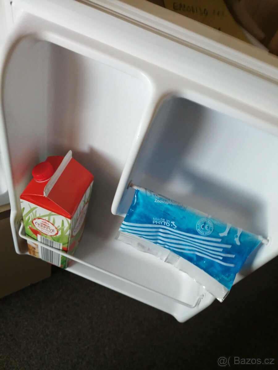 Mala lednice s mrazackem