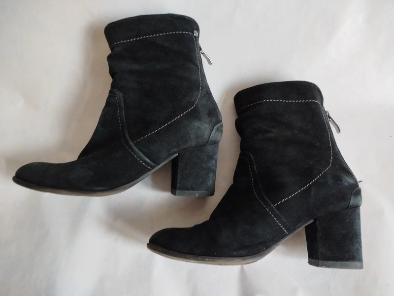 Kotníkové semišové boty