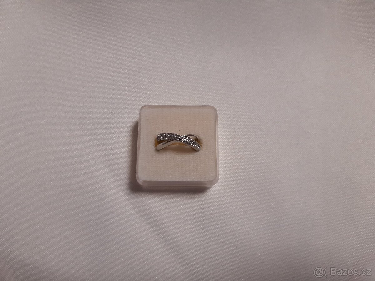 Jednoduchý prsten se zirkonem chirurgická ocel