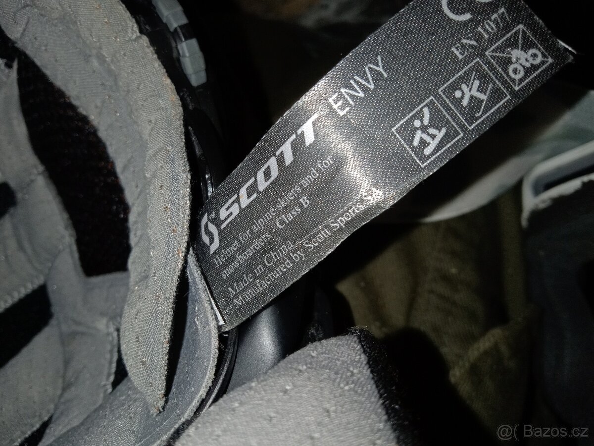 Lyžařská helma Scott a brýle