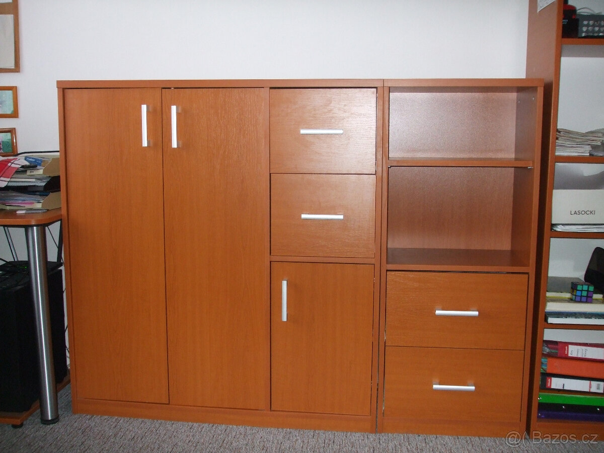 Prodám komodu a psací stůl