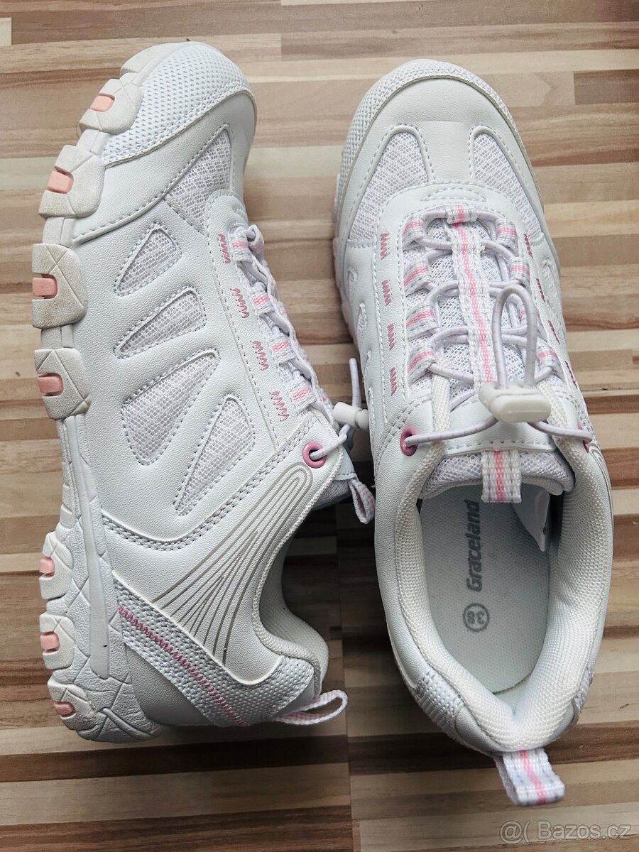 Nové dámské tenisky