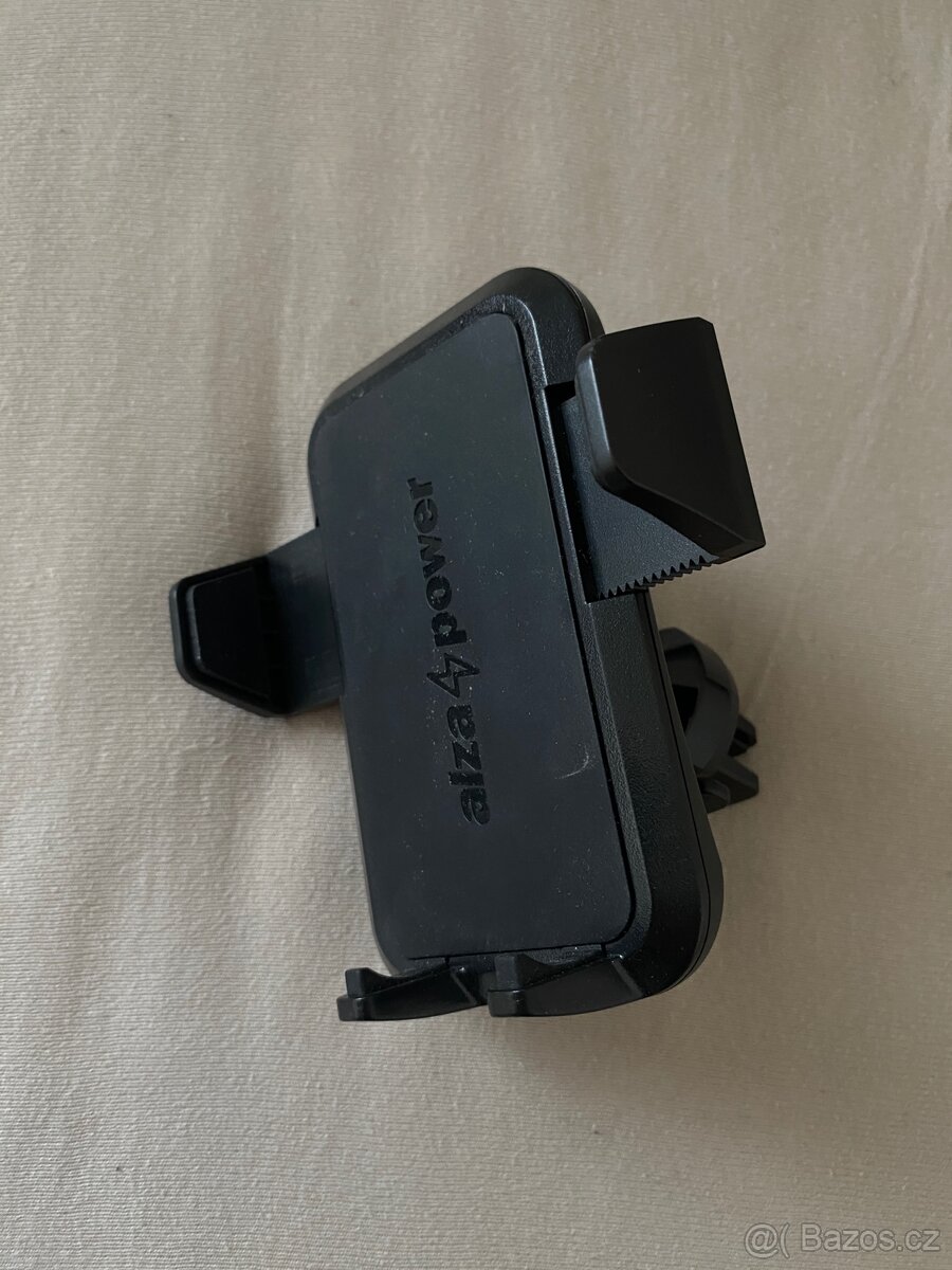 Držák na telefon do auta