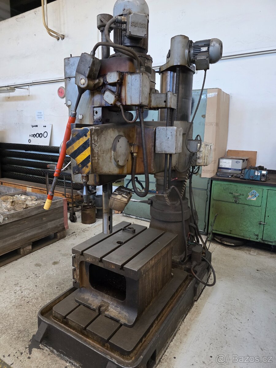 Otočná radiální vrtačka s hlavou M4