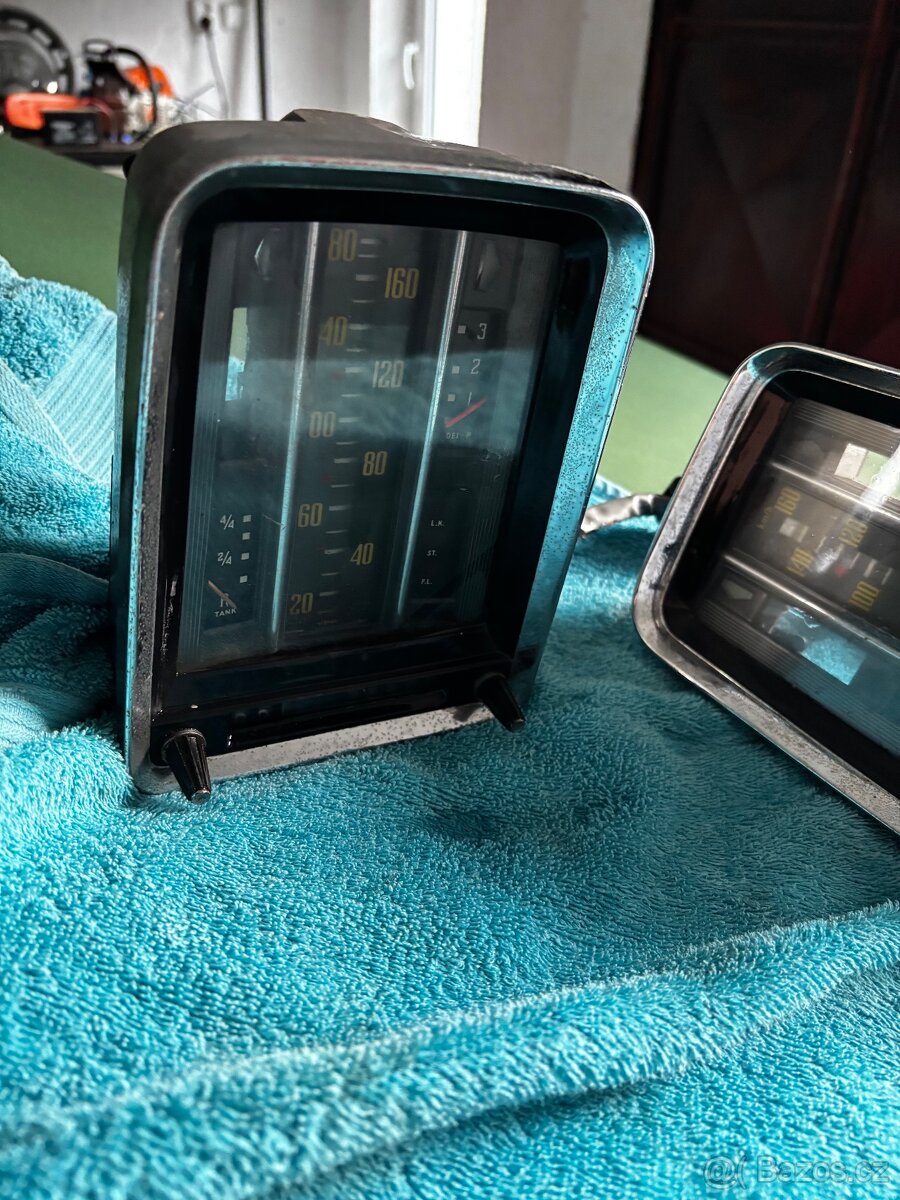 Budíky Mercedes W111