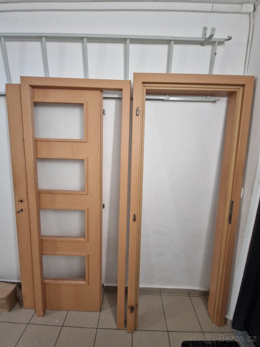 Dveře s obložkou na 70cm futra, např. do paneláku PC:8000Kč