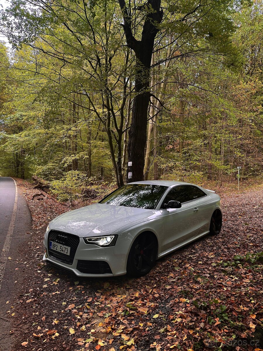 Audi RS5 4,2 FSi 331kw NUTNO VIDĚT