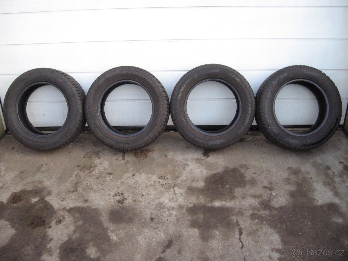 Pneu Dunlop 215/60R16