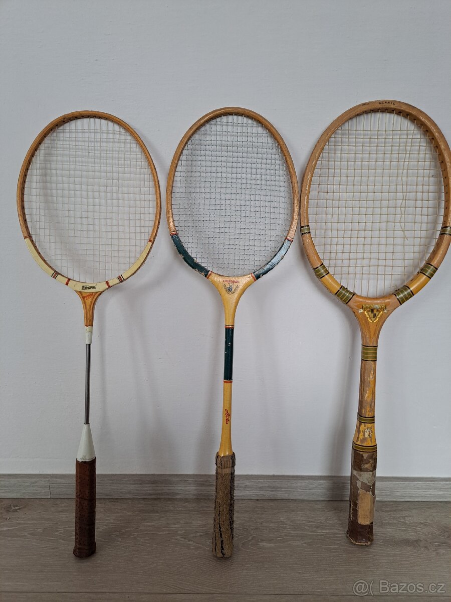 Staré badmintonové rakety