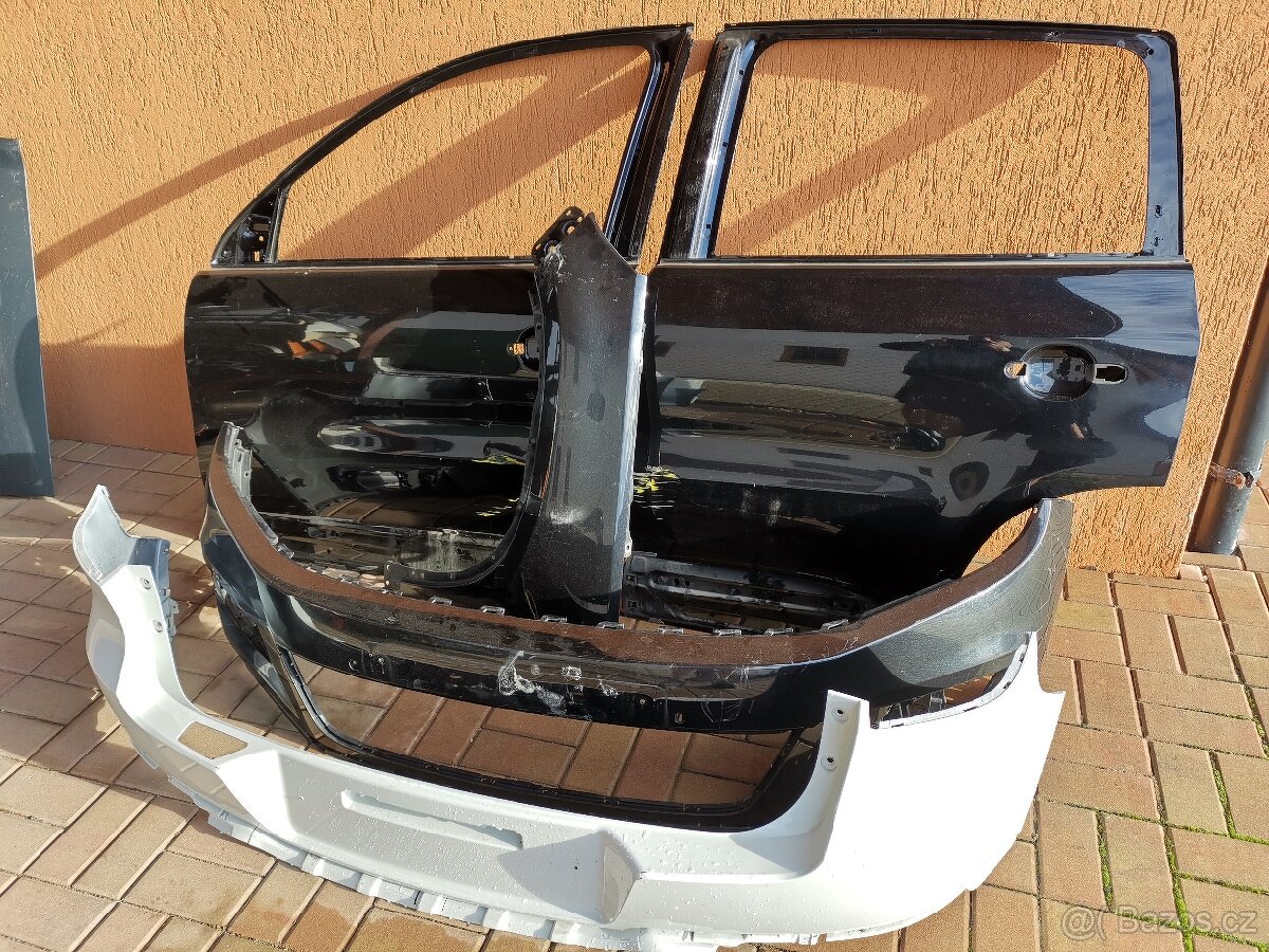 Tiguan 5N0. Naraznik predni + zadni. Zadni svetlo