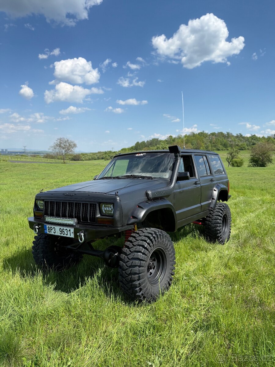 Jeep Xj 4.0 Patrol nápravy vše v TP