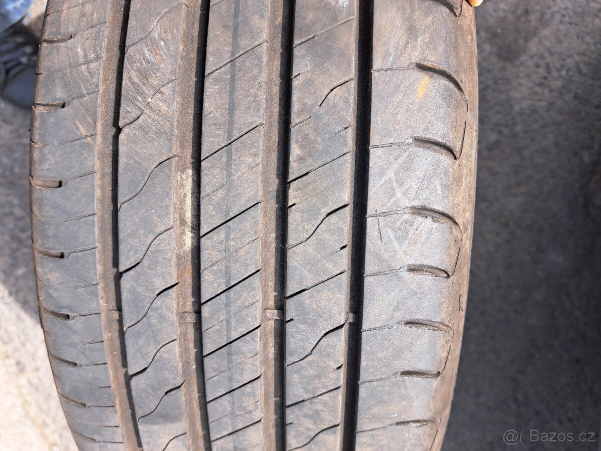 1x letní pneu Goodyear Efficient Grip 205/55 R16