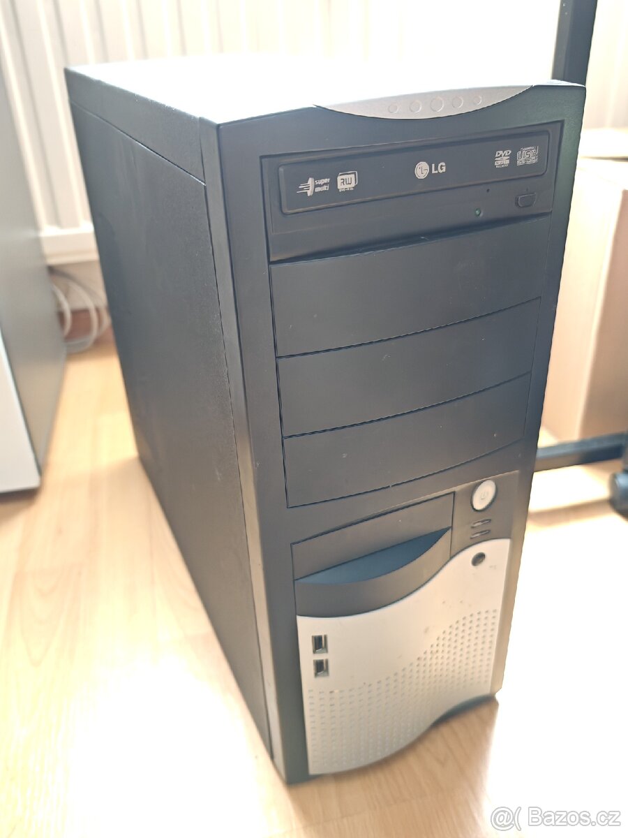 Stolní starší PC ~ Bez grafické karty