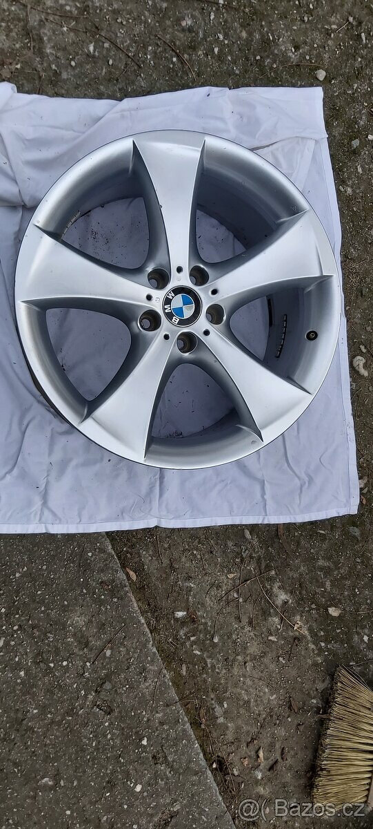 přední kolo na BMW X6