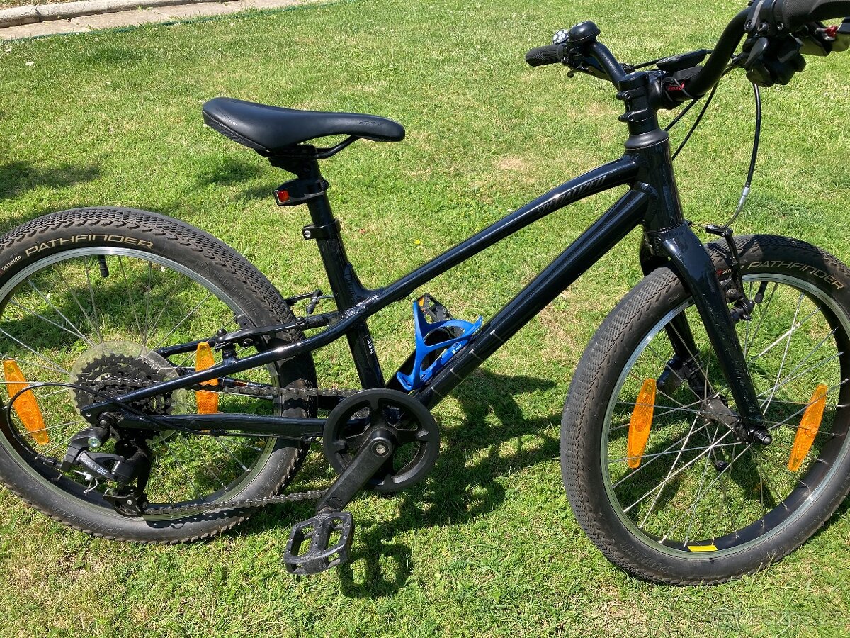 Lehké dětské kolo Specialized jett 20 black